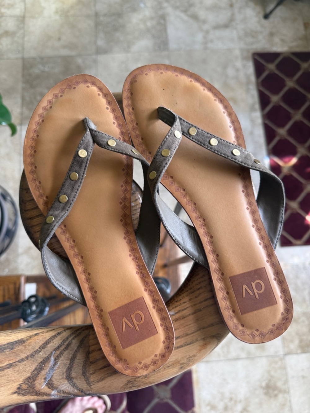 DOLCE VITA ladies, studded, flip-flop sandal, size 8 excellent condition - Picture 10 of 10